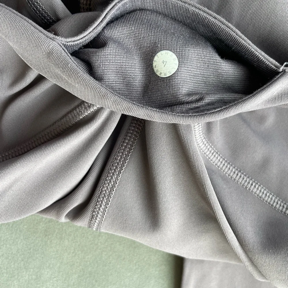 Lululemon high-rise 3/4 length ruched hem leggings - Picture 6 of 6